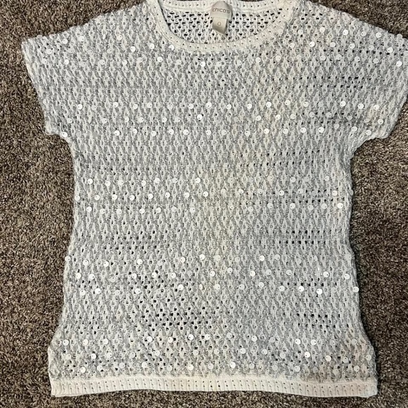 CHICOS WHITE AND SILVER OPEN WEAVE KNIT TOP - Picture 1 of 2